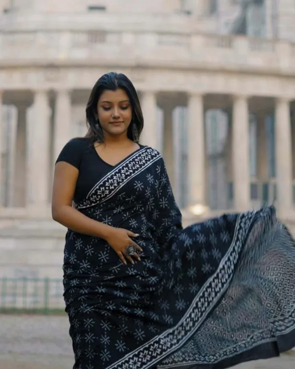 Black_Color_1-Minute_Ready_to_Wear_Premium_Cotton_Saree_with_Blouse_Piece