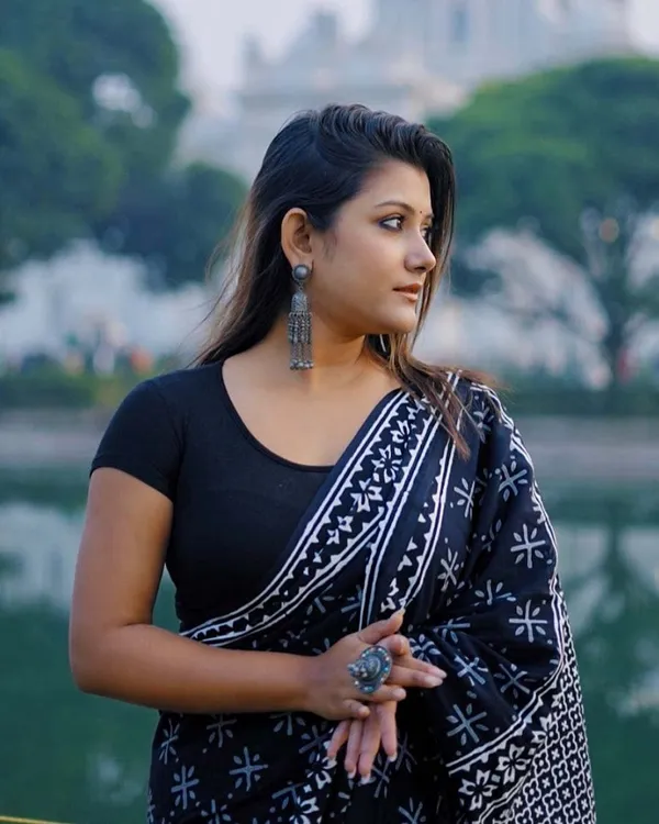 Black_Color_1-Minute_Ready_to_Wear_Premium_Cotton_Saree_with_Blouse_Piece