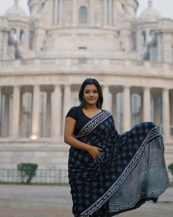 Black_Color_1-Minute_Ready_to_Wear_Premium_Cotton_Saree_with_Blouse_Piece