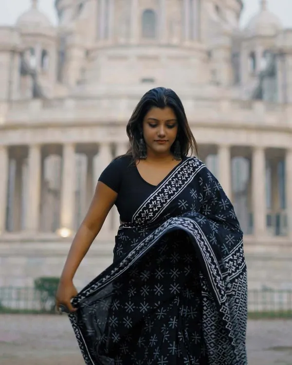 Black_Color_1-Minute_Ready_to_Wear_Premium_Cotton_Saree_with_Blouse_Piece