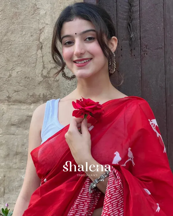 Red_Color_1_-_Minute_Ready_to_Wear_Mulmul_Cotton_Saree_with_Blouse_Piece