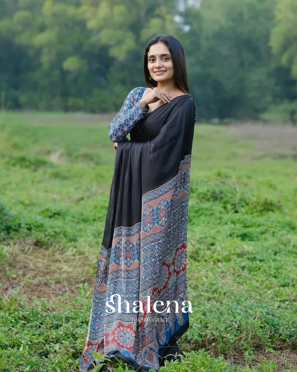 Black_Color_1_Minute_Ready_to_Wear_Digitial_Printed_Crape_Silk_Saree