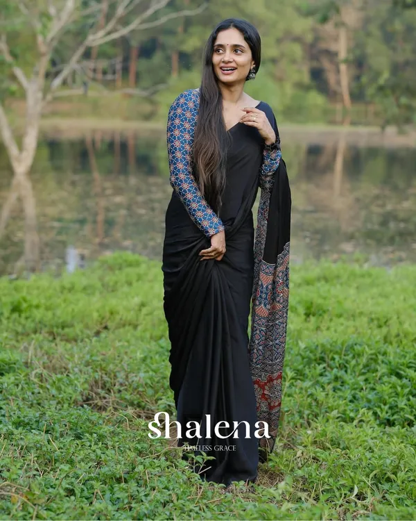 Black_Color_1_Minute_Ready_to_Wear_Digitial_Printed_Crape_Silk_Saree