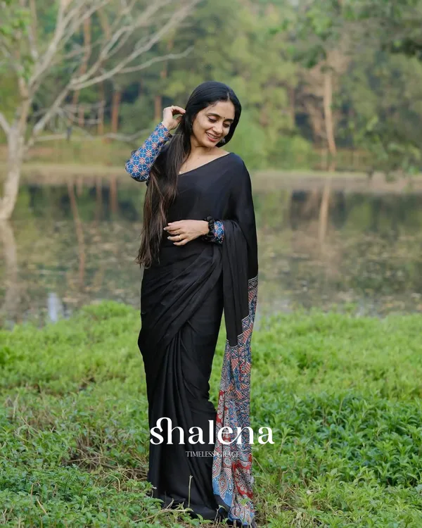 Black_Color_1_Minute_Ready_to_Wear_Digitial_Printed_Crape_Silk_Saree