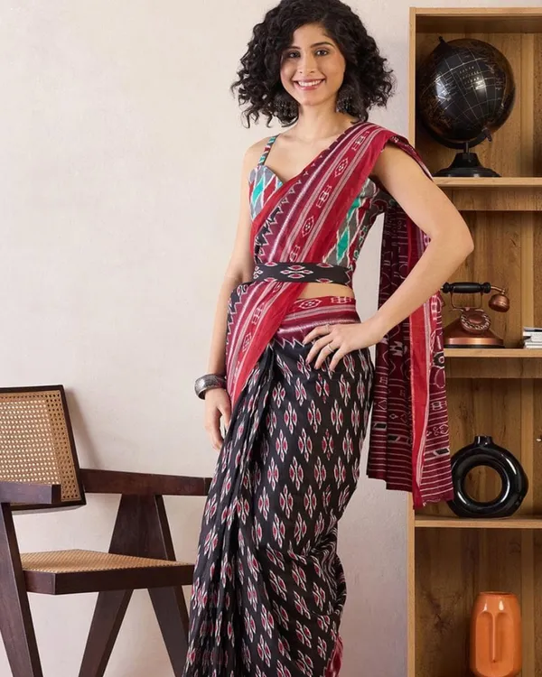 Black_And_Purple_Color_Mulmul_Cotton_1_-_Minute_Ready_to_Wear_Saree_with_Pocket_and_Blouse_Piece