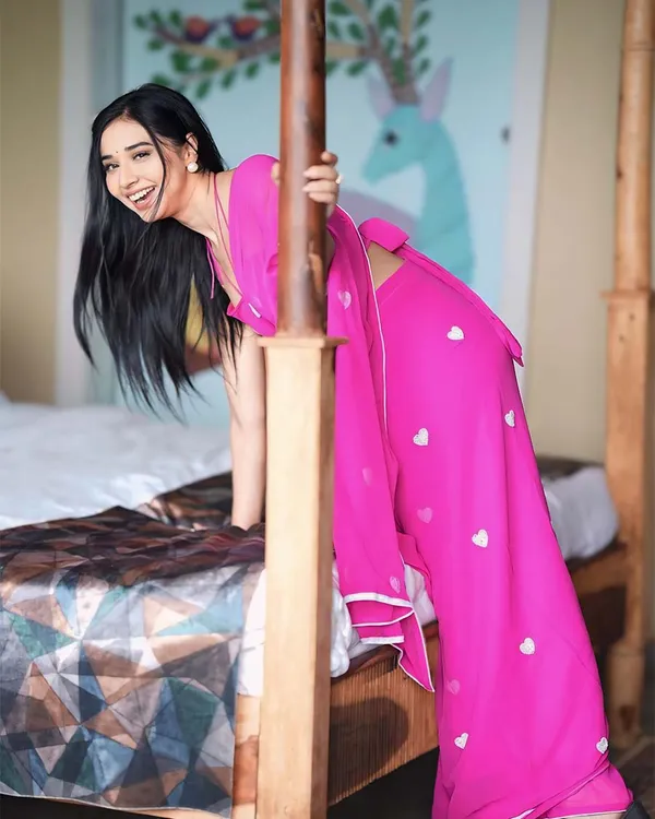 Pink_Color_1-Minute_Ready_To_Wear_Georgette_Saree_With_Blouse_Piece_&_Thread_Gamthi_Work_?_Heart