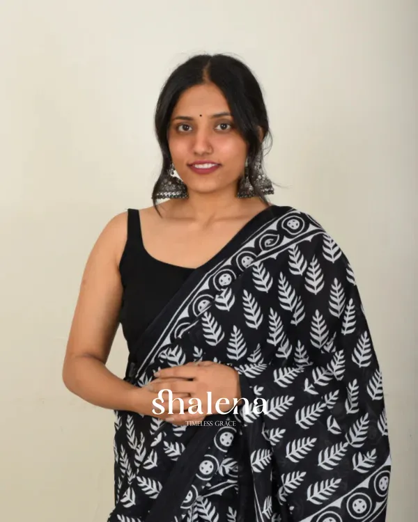 Black_Color_1_-_Minute_Ready_to_Wear_Mulmul_Cotton_Saree_with_Blouse_Piece