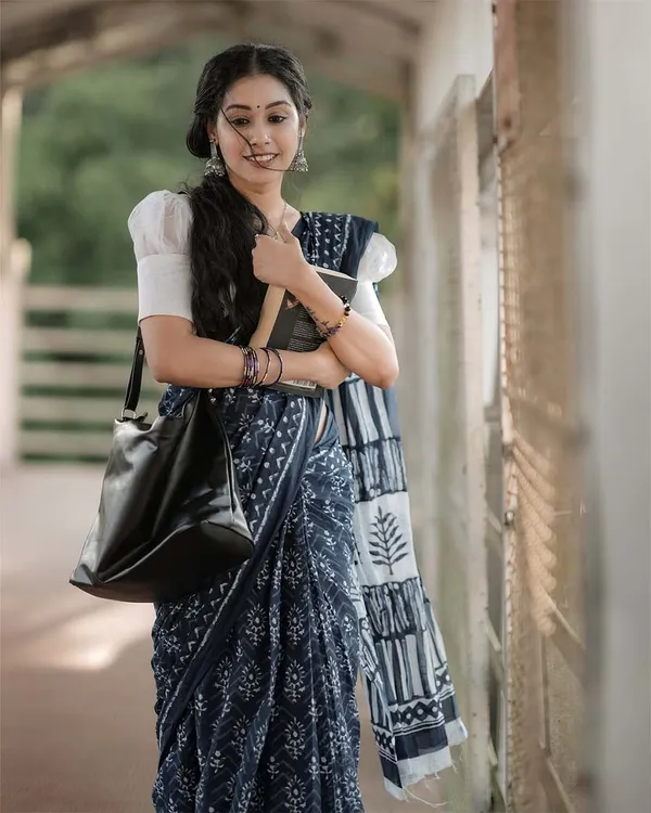 Navy_Blue_Color_1-Minute_Ready_to_Wear_Premium_Cotton_Saree_with_Blouse_Piece