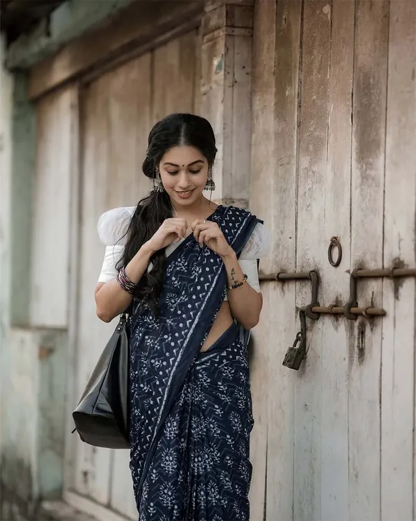 Navy_Blue_Color_1-Minute_Ready_to_Wear_Premium_Cotton_Saree_with_Blouse_Piece
