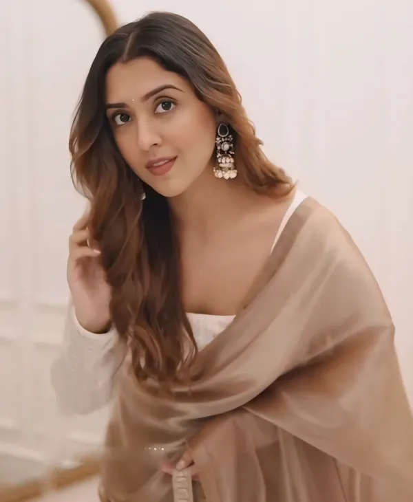 Cream_Color_Soft_Fendy_Silk_Saree_with_Fully_Stitch_Blouse_(Free_Size)_Up_to_44