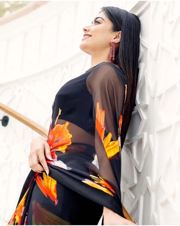 Black_Color_1-Minute_Ready_To_Wear_Georgette_Saree_With_Blouse_Piece
