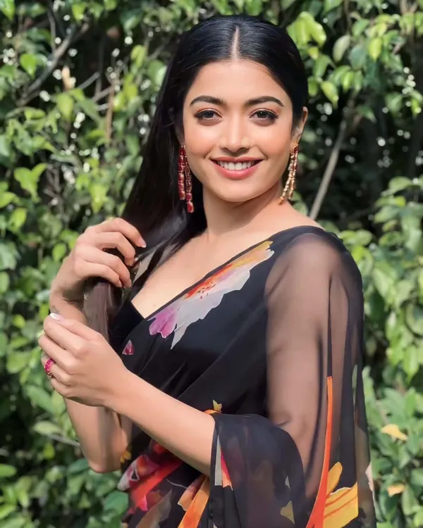 Black_Color_1-Minute_Ready_To_Wear_Georgette_Saree_With_Blouse_Piece
