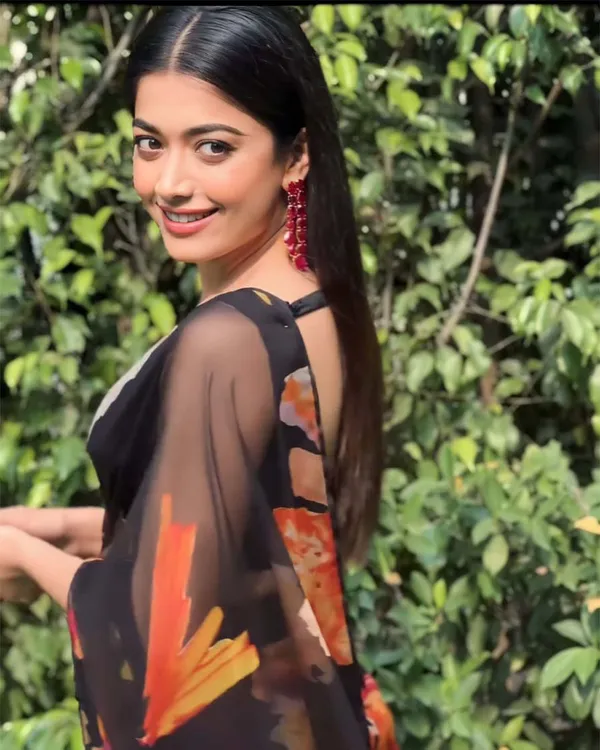 Black_Color_1-Minute_Ready_To_Wear_Georgette_Saree_With_Blouse_Piece