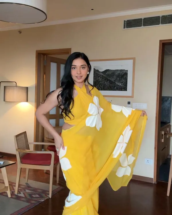 Yellow_Color_1-Minute_Ready_To_Wear_Georgette_Saree_With_Blouse_Piece
