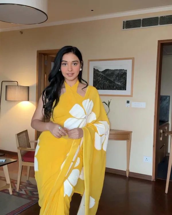 Yellow_Color_1-Minute_Ready_To_Wear_Georgette_Saree_With_Blouse_Piece