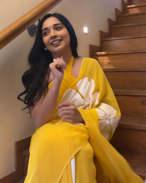 Yellow_Color_1-Minute_Ready_To_Wear_Georgette_Saree_With_Blouse_Piece