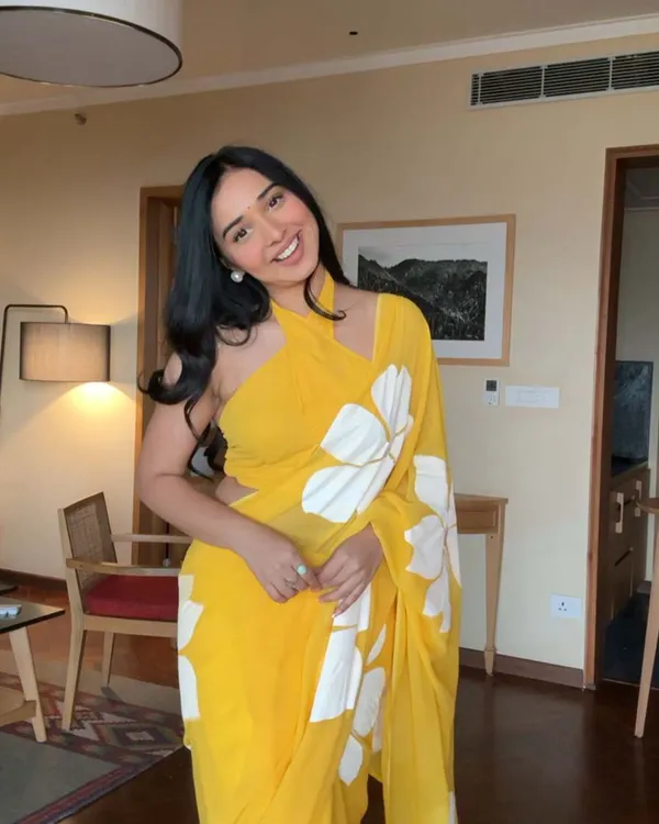 Yellow_Color_1-Minute_Ready_To_Wear_Georgette_Saree_With_Blouse_Piece