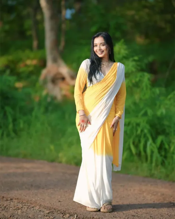 Dual_Colour_1-Minute_Ready_To_Wear_Georgette_Saree_With_Blouse_Piece