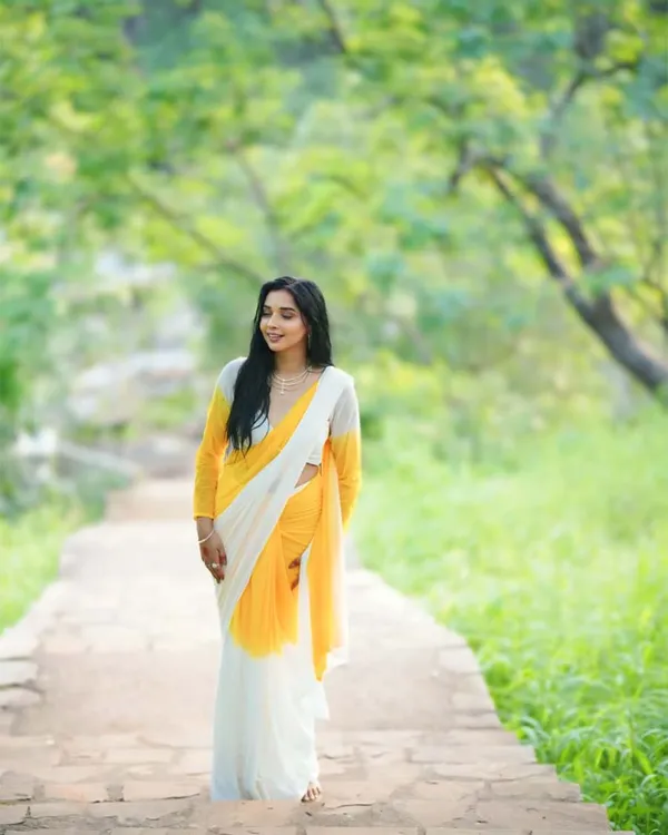Dual_Colour_1-Minute_Ready_To_Wear_Georgette_Saree_With_Blouse_Piece