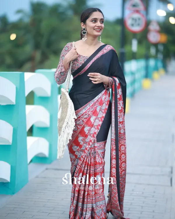 Black_And_Red_Color_1_Minute_Ready_to_Wear_Digitial_Printed_Crape_Silk_Saree