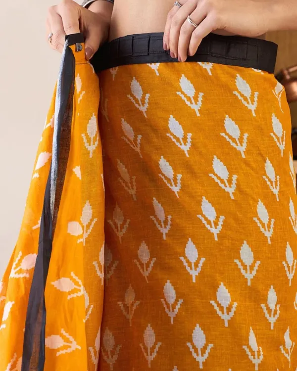 Yellow_And_Black_Color_Mulmul_Cotton_1_-_Minute_Ready_to_Wear_Saree_with_Pocket_and_Blouse_Piece