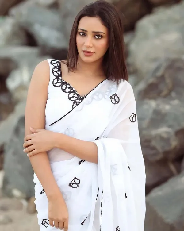 White_Color_1-Minute_Ready_To_Wear_Georgette_Saree_With_Blouse_Piece