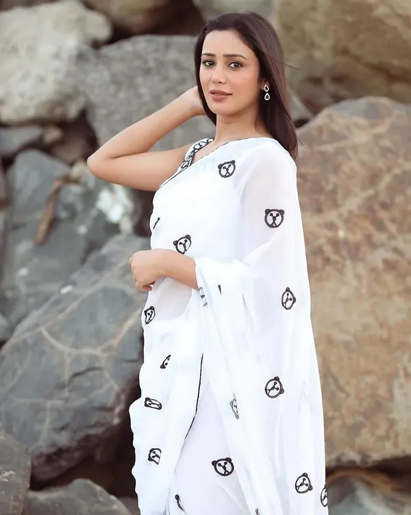White_Color_1-Minute_Ready_To_Wear_Georgette_Saree_With_Blouse_Piece
