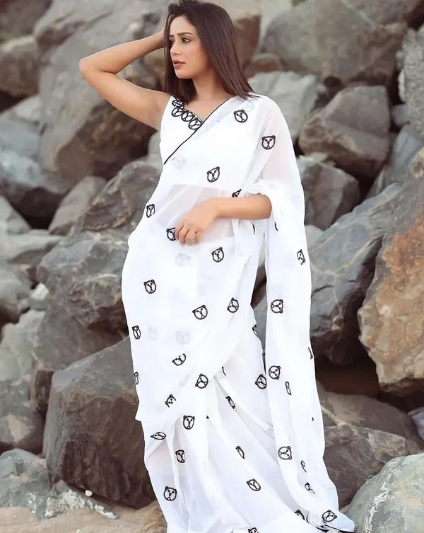 White_Color_1-Minute_Ready_To_Wear_Georgette_Saree_With_Blouse_Piece