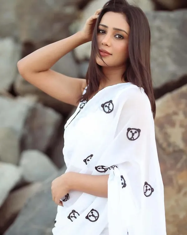 White_Color_1-Minute_Ready_To_Wear_Georgette_Saree_With_Blouse_Piece