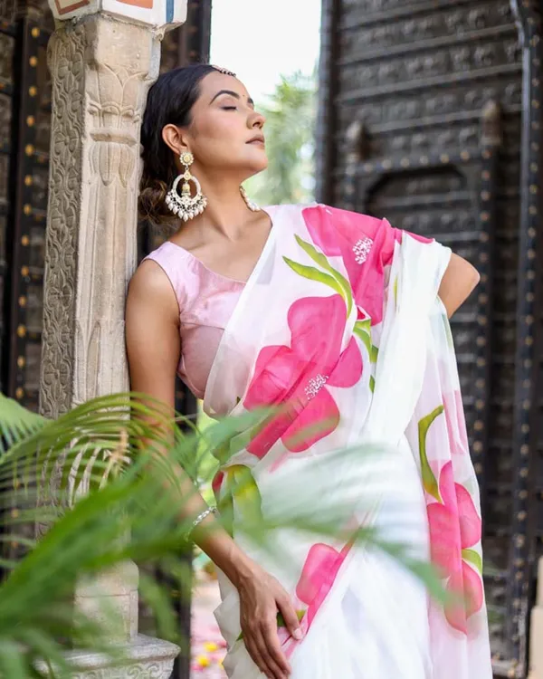 White_Color_1-Minute_Ready_to_Wear_Georgette_Saree_with_Floral_Design_&_Blouse_Piece