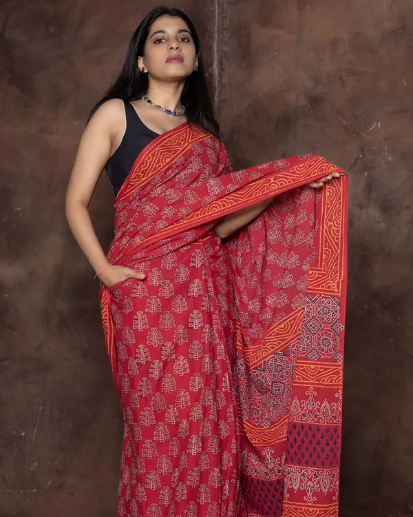 Maroon_Color_Mulmul_Cotton_1_-_Minute_Ready_to_Wear_Saree_with_Pocket_and__Blouse_Piece