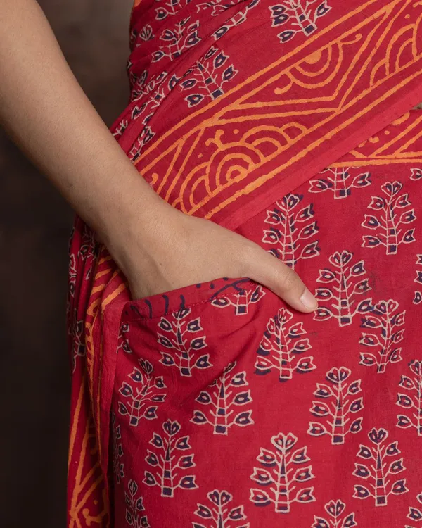 Maroon_Color_Mulmul_Cotton_1_-_Minute_Ready_to_Wear_Saree_with_Pocket_and__Blouse_Piece