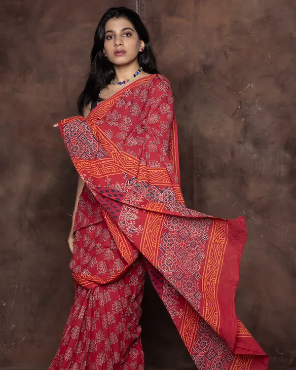 Maroon_Color_Mulmul_Cotton_1_-_Minute_Ready_to_Wear_Saree_with_Pocket_and__Blouse_Piece