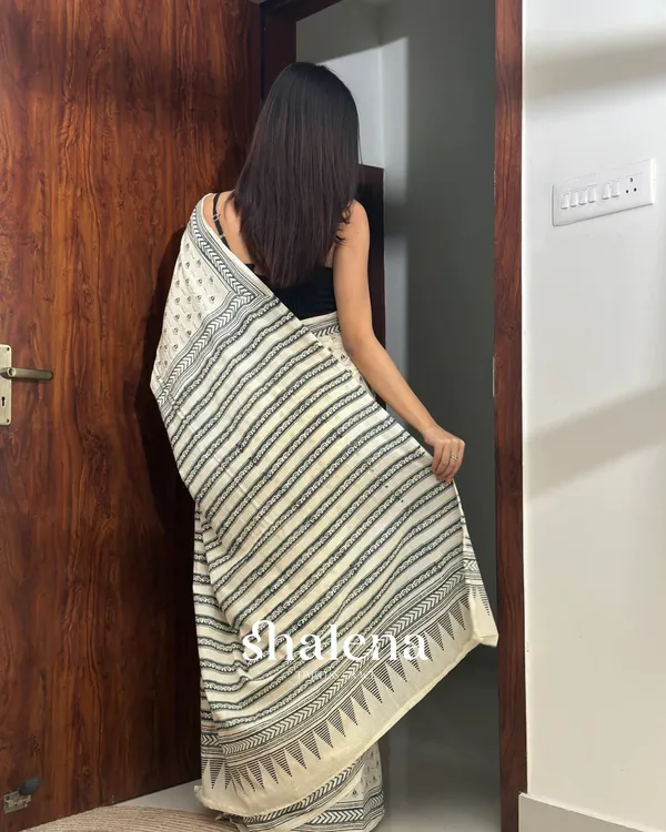 Cream_Color_1_-_Minute_Ready_to_Wear_Mulmul_Cotton_Saree_with_Blouse_Piece