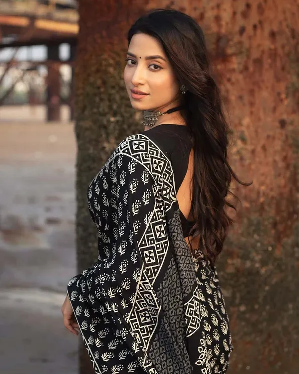 Black_Color_1-Minute_Ready_To_Wear_Cotton_Saree_With_Blouse_Piece
