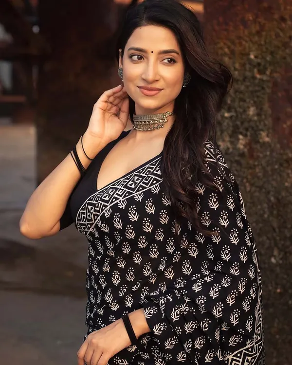 Black_Color_1-Minute_Ready_To_Wear_Cotton_Saree_With_Blouse_Piece