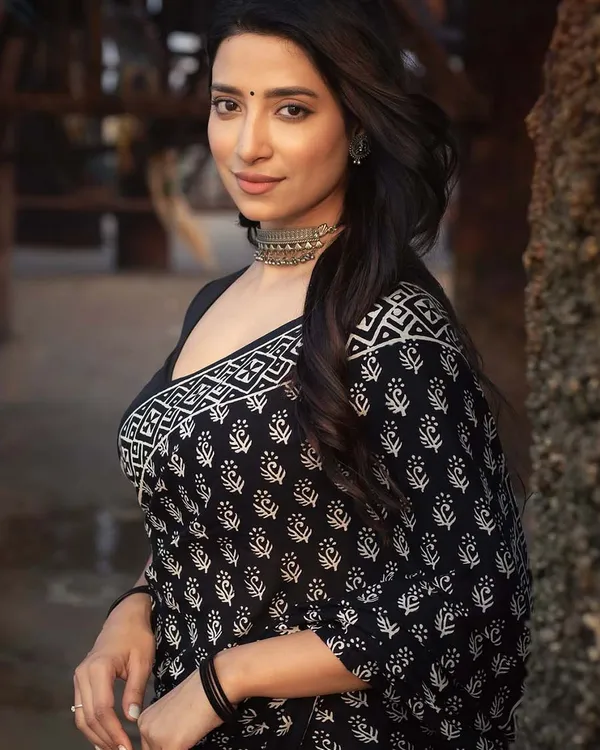 Black_Color_1-Minute_Ready_To_Wear_Cotton_Saree_With_Blouse_Piece