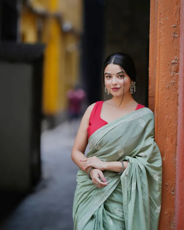 Bottle_Green_Color_Mulmul_Cotton_1_-_Minute_Ready_to_Wear_Saree_with_Pocket_and__Blouse_Piece
