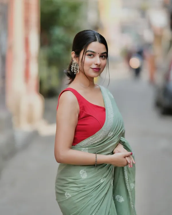 Bottle_Green_Color_Mulmul_Cotton_1_-_Minute_Ready_to_Wear_Saree_with_Pocket_and__Blouse_Piece