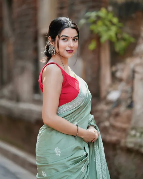 Bottle_Green_Color_Mulmul_Cotton_1_-_Minute_Ready_to_Wear_Saree_with_Pocket_and__Blouse_Piece