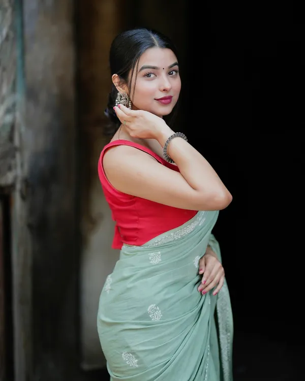 Bottle_Green_Color_Mulmul_Cotton_1_-_Minute_Ready_to_Wear_Saree_with_Pocket_and__Blouse_Piece