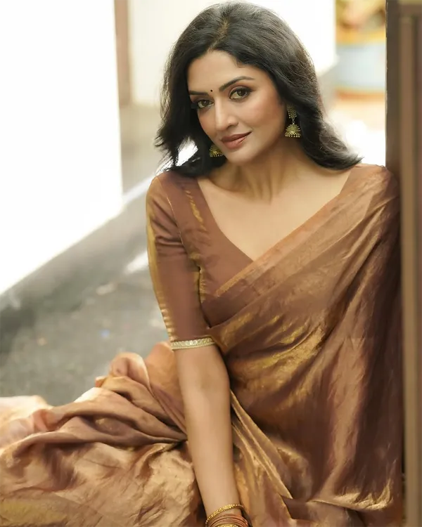 Shining_Brown_Color_Soft_Fendy_Silk_Saree_with_Fully_Stitch_Blouse_(Free_Size)_Up_to_44