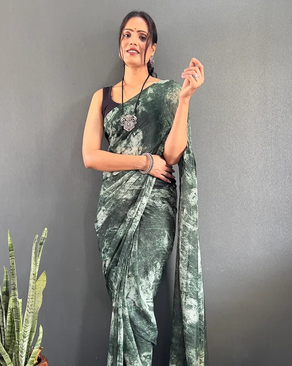 Green_Color_1-Minute_Ready_To_Wear_Georgette_Saree_With_Blouse_Piece