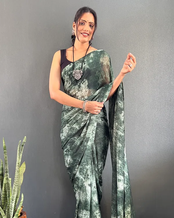 Green_Color_1-Minute_Ready_To_Wear_Georgette_Saree_With_Blouse_Piece