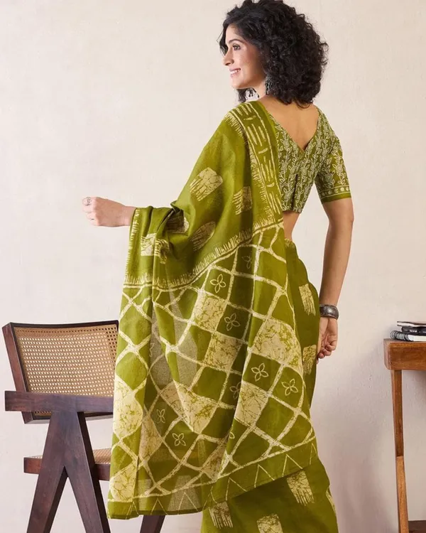 Green_Color_Mulmul_Cotton_1_-_Minute_Ready_to_Wear_Saree_with_Pocket_and_Blouse_Piece