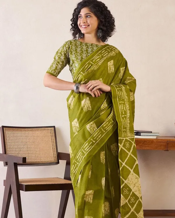 Green_Color_Mulmul_Cotton_1_-_Minute_Ready_to_Wear_Saree_with_Pocket_and_Blouse_Piece