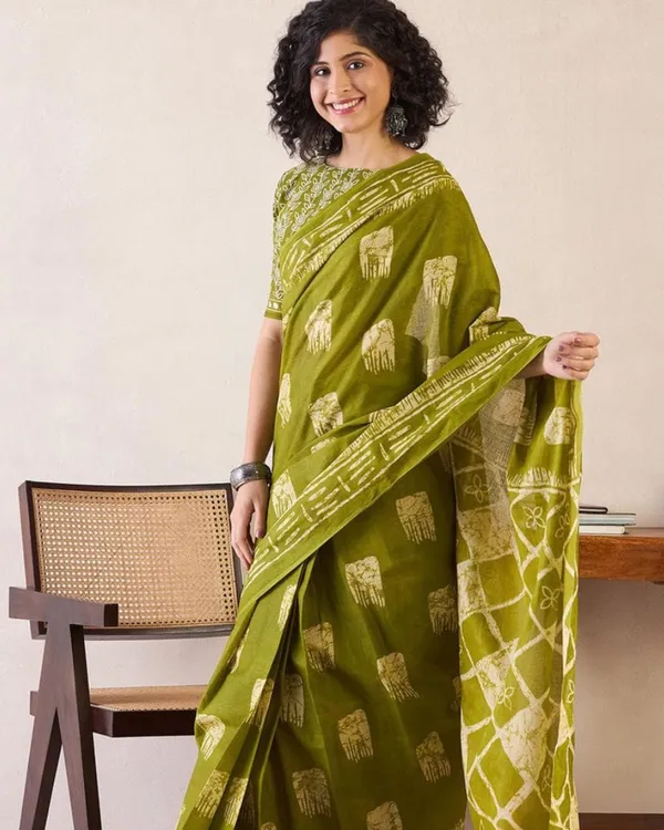 Green_Color_Mulmul_Cotton_1_-_Minute_Ready_to_Wear_Saree_with_Pocket_and_Blouse_Piece