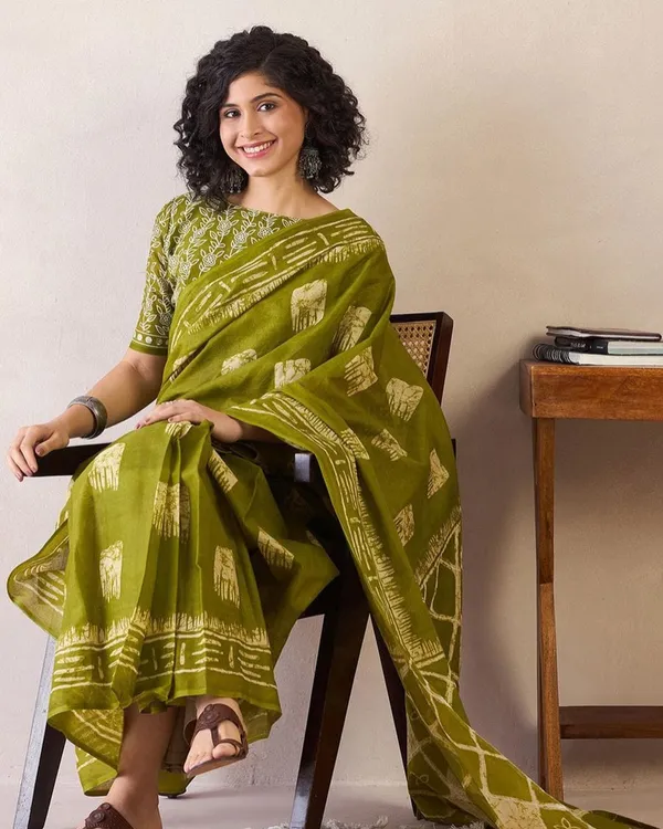 Green_Color_Mulmul_Cotton_1_-_Minute_Ready_to_Wear_Saree_with_Pocket_and_Blouse_Piece