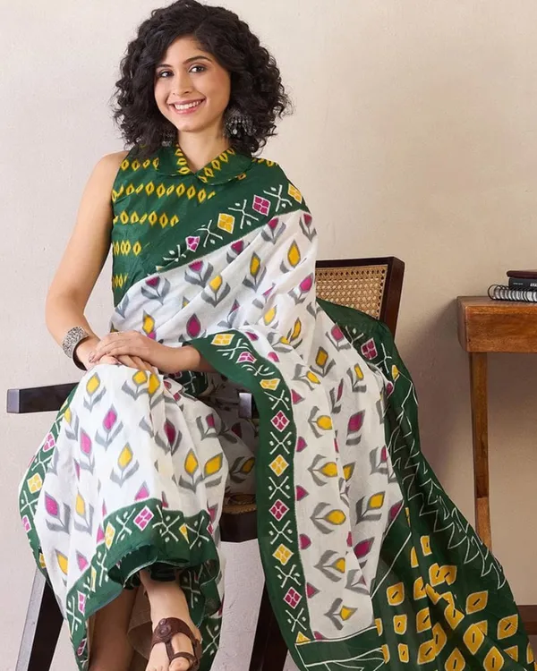 White_And_Green_Color_Mulmul_Cotton_1_-_Minute_Ready_to_Wear_Saree_with_Pocket_and_Blouse_Piece