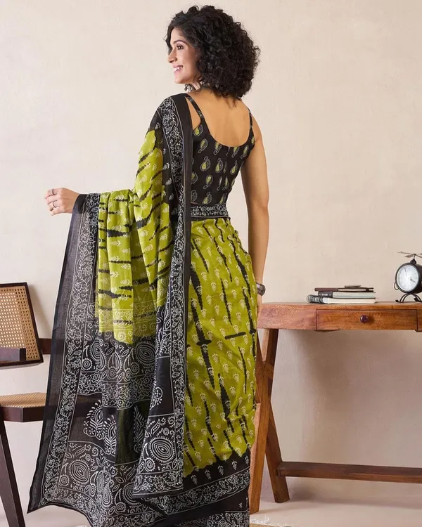 Green_Color_Mulmul_Cotton_1_-_Minute_Ready_to_Wear_Saree_with_Pocket_and_Blouse_Piece